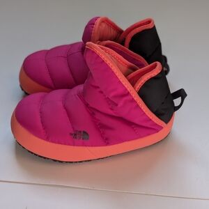 The North Face Kids ThermoBall Puff Slippers Pink Coral Fleece Lined, Kids 11